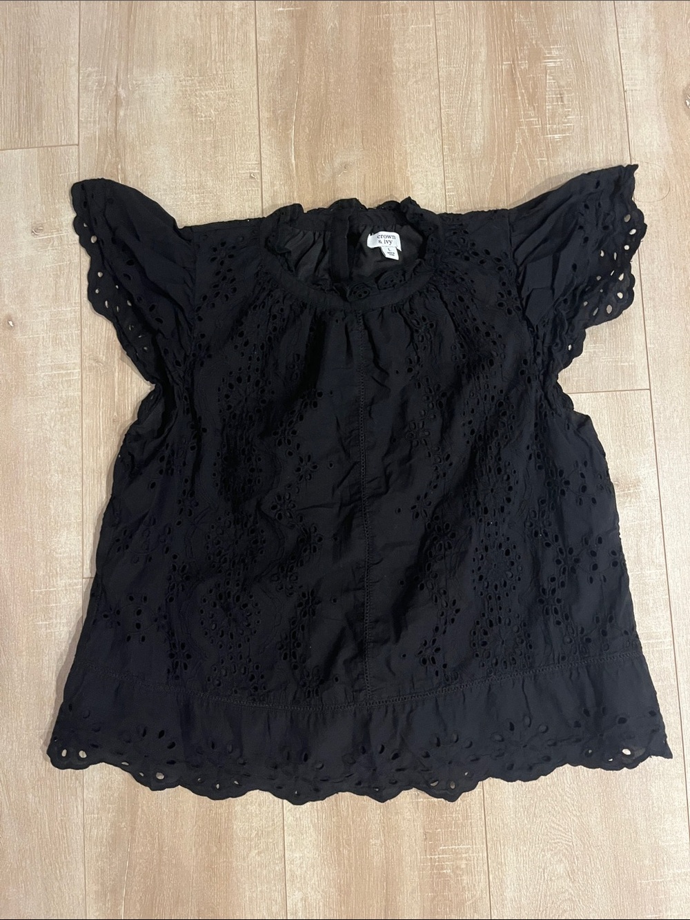 crown & ivy Black Eyelet Flutter Sleeve Top
